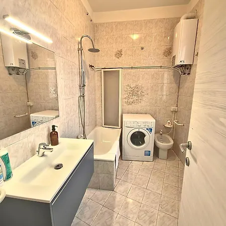 Family House Orchidea شقة *